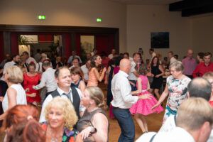 10-Jahres-Fest „Reise durch 10 Jahrzehnte“